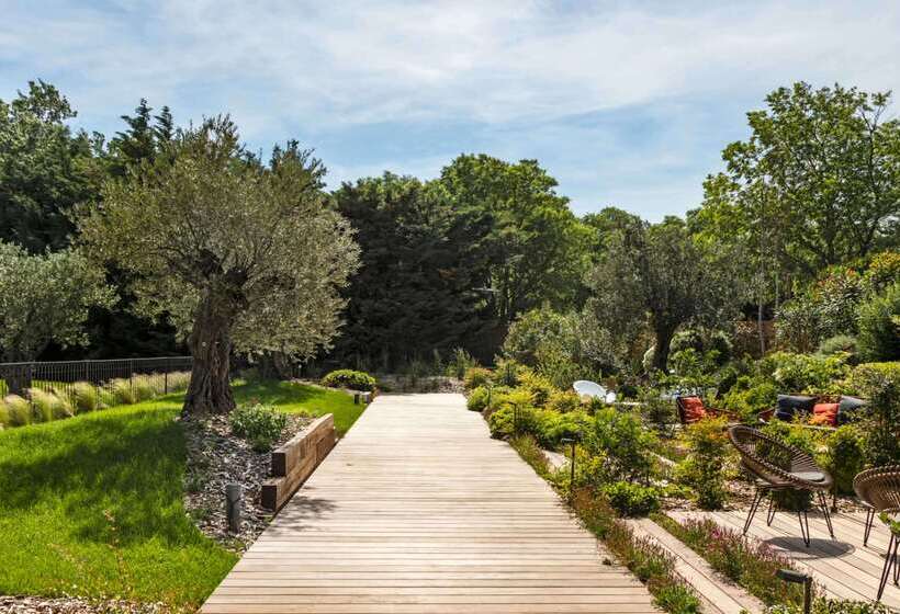 هتل Best Western Plus Le Lavarin