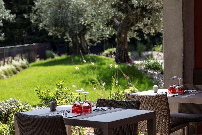 هتل Best Western Plus Le Lavarin