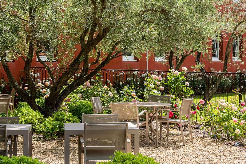 هتل Best Western Plus Le Lavarin