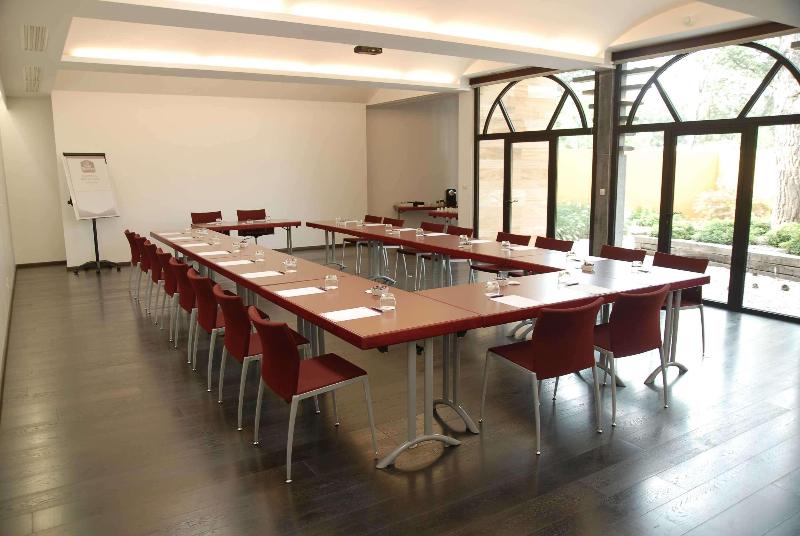 هتل Best Western Plus Le Lavarin