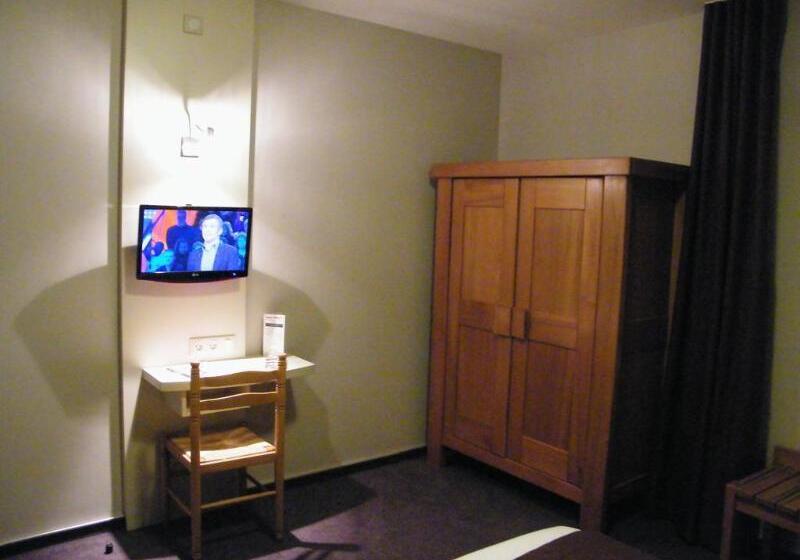 Brit Hotel L Arrivée Guingamp