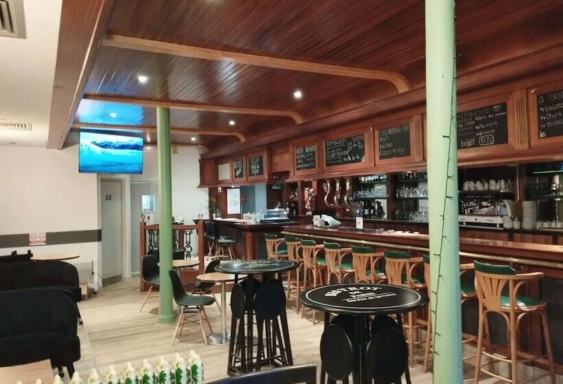 Brit Hotel L Arrivée Guingamp