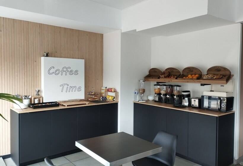 Brit Hotel L Arrivée Guingamp