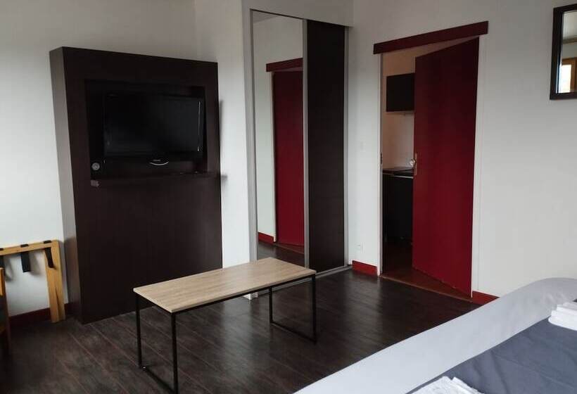 Brit Hotel L Arrivée Guingamp