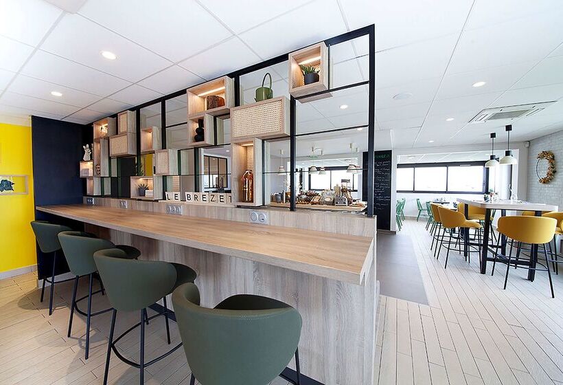 ホテル Campanile Clermont Ferrand Le Brezet