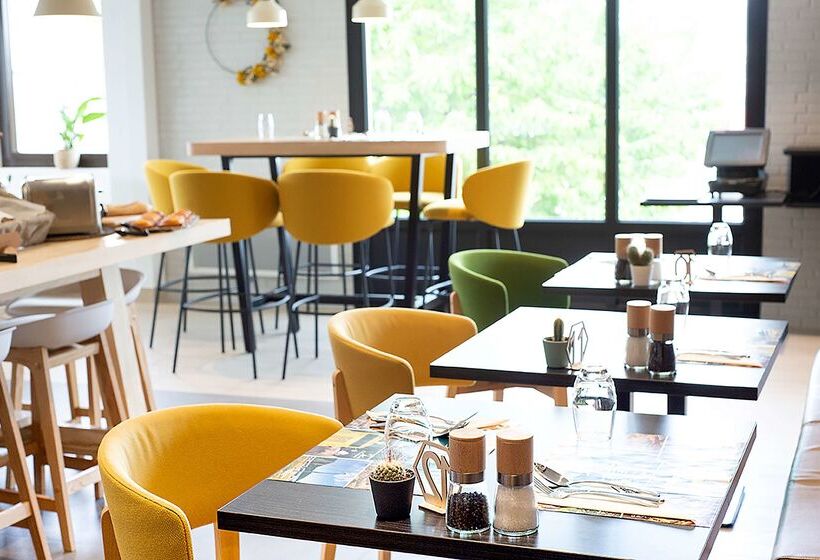 Отель Campanile Clermont Ferrand Le Brezet