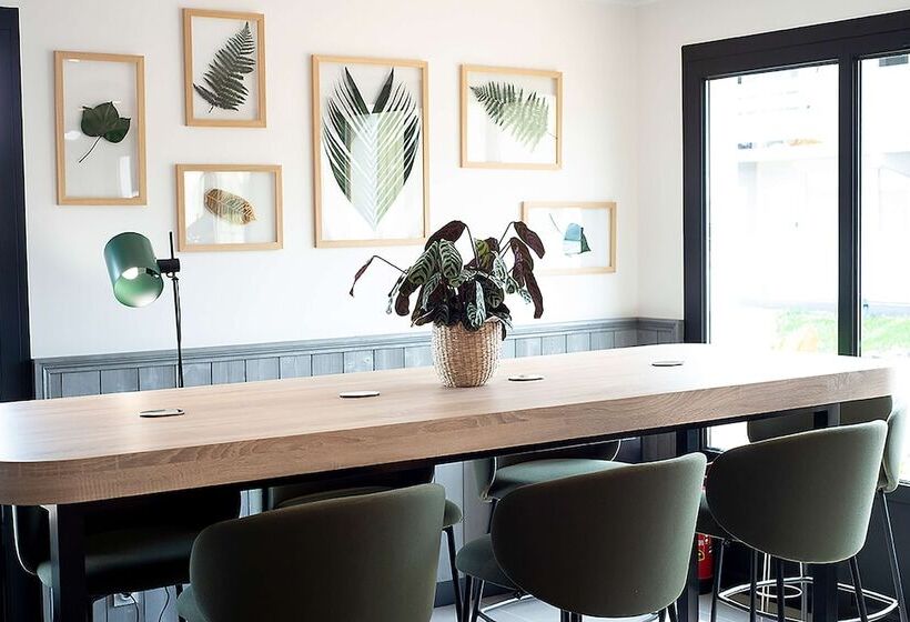 ホテル Campanile Clermont Ferrand Le Brezet