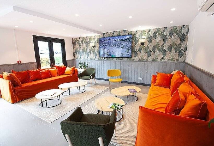 ホテル Campanile Clermont Ferrand Le Brezet