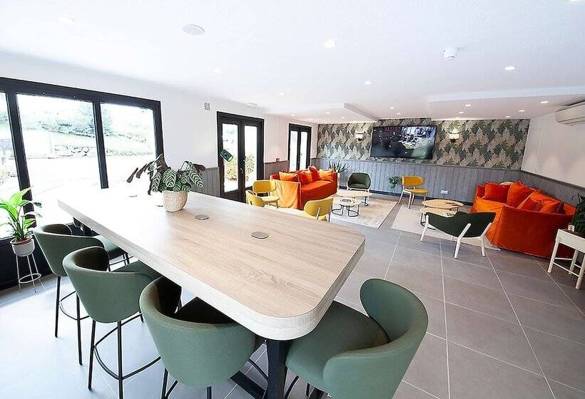 Отель Campanile Clermont Ferrand Le Brezet