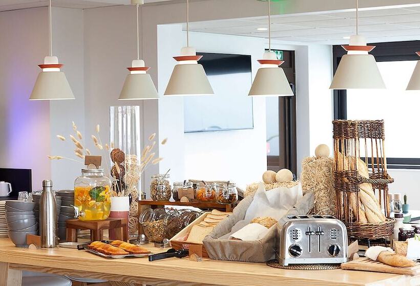 ホテル Campanile Clermont Ferrand Le Brezet