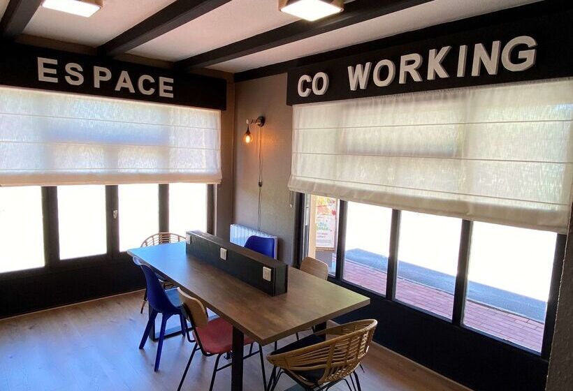 בית מלון כפרי Campanile Colmar Parc Des Expositions