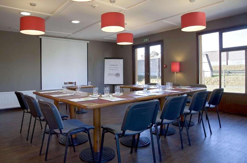 בית מלון כפרי Campanile Conflans Sainte Honorine