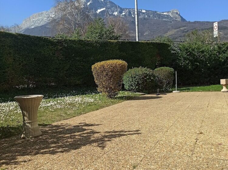 Отель Campanile Grenoble Sud Seyssins