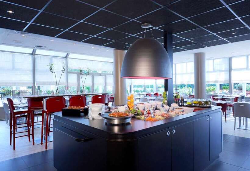 Отель Campanile Marne La Vallee  Torcy