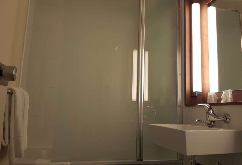 בית מלון כפרי Campanile Montluçon ~ Saint Victor