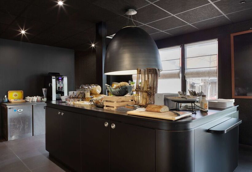 Отель Campanile Morangis Orly