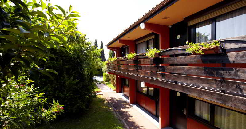 בית מלון כפרי Campanile Nimes Sud  Caissargues