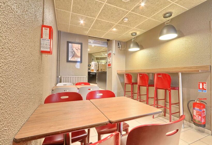 בית מלון כפרי Campanile Paris Ouest  Boulogne