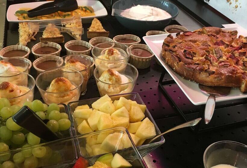 בית מלון כפרי Campanile Paris Ouest Nanterre La Defense