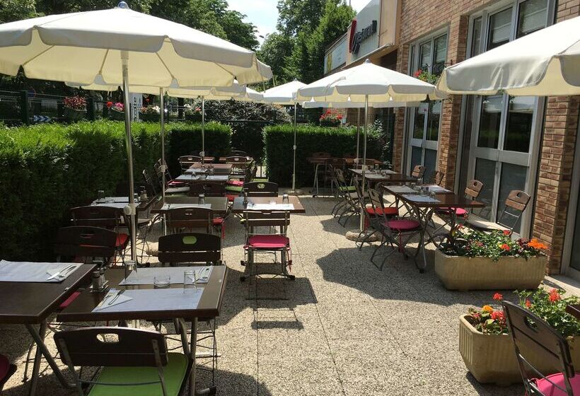 בית מלון כפרי Campanile Paris Ouest Nanterre La Defense