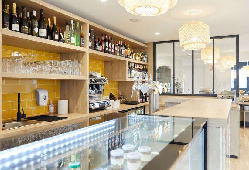 בית מלון כפרי Campanile Pau Est Bizanos