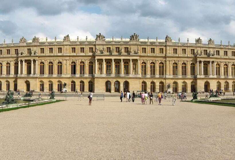 בית מלון כפרי Campanile Plaisir