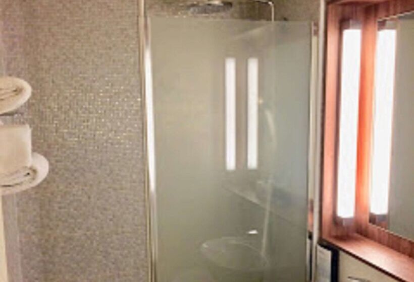 فندق Campanile Plaisir