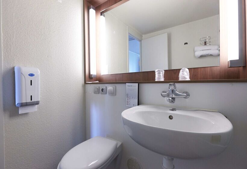 בית מלון כפרי Campanile Plaisir