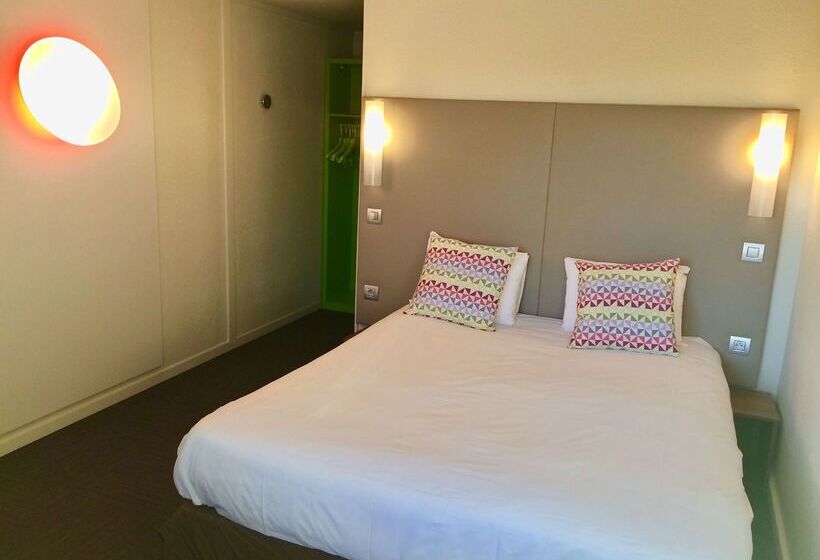 בית מלון כפרי Campanile Plaisir