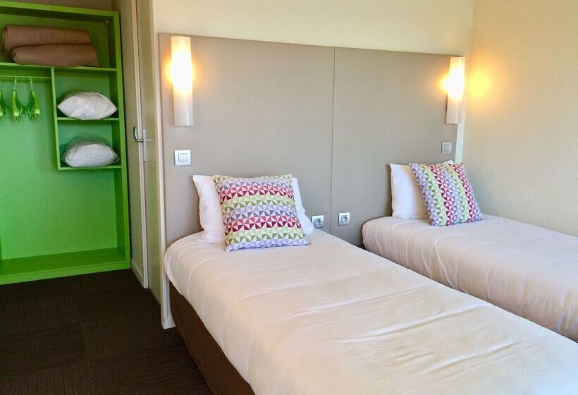 בית מלון כפרי Campanile Plaisir