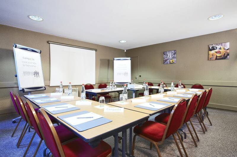 בית מלון כפרי Campanile Plaisir