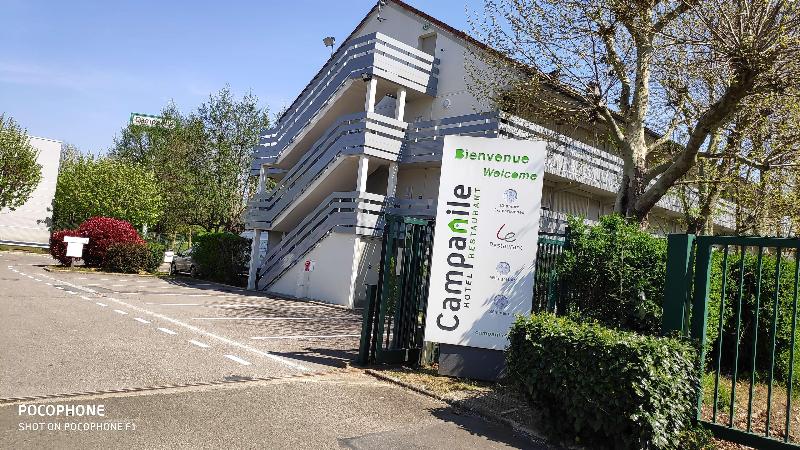 בית מלון כפרי Campanile Plaisir