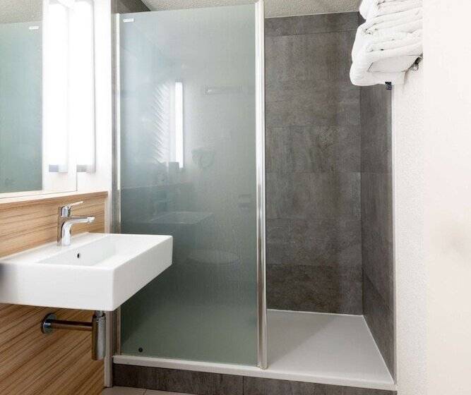 هتل Campanile Reims Sud  Bezannes