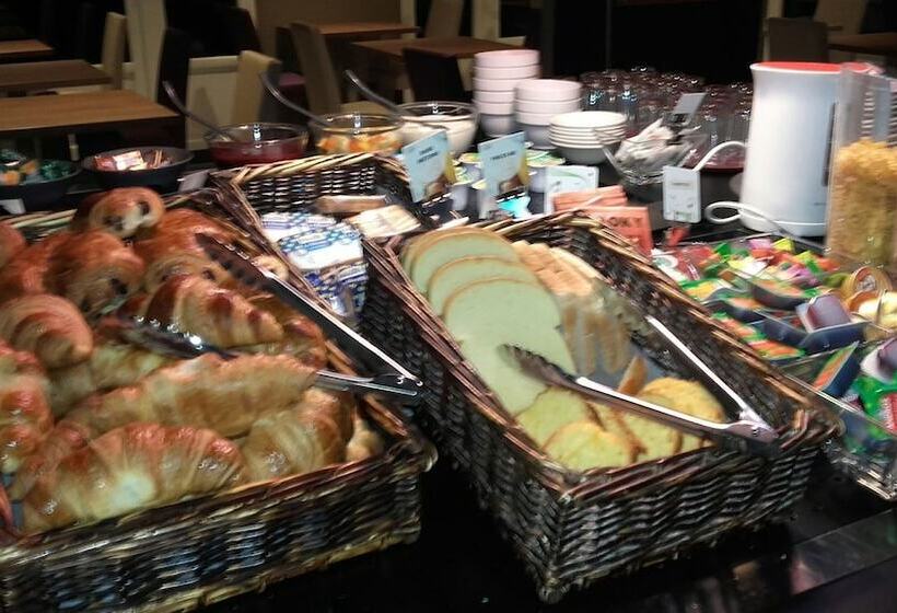 בית מלון כפרי Campanile Sable Sur Sarthe  Vion