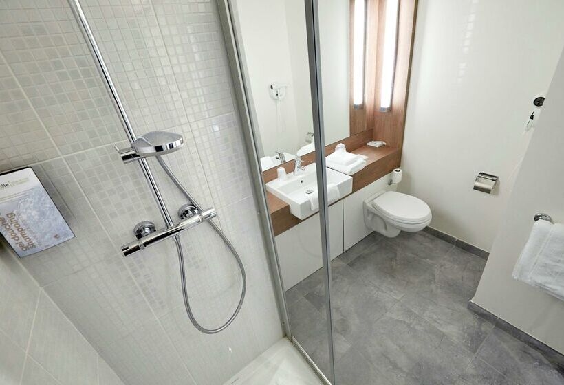 ホテル Campanile Saint Quentin En Yvelines