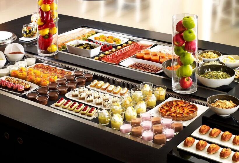 Отель Campanile Saint Quentin