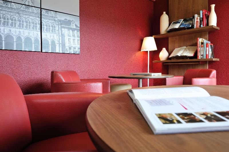 Отель Campanile Saint Quentin