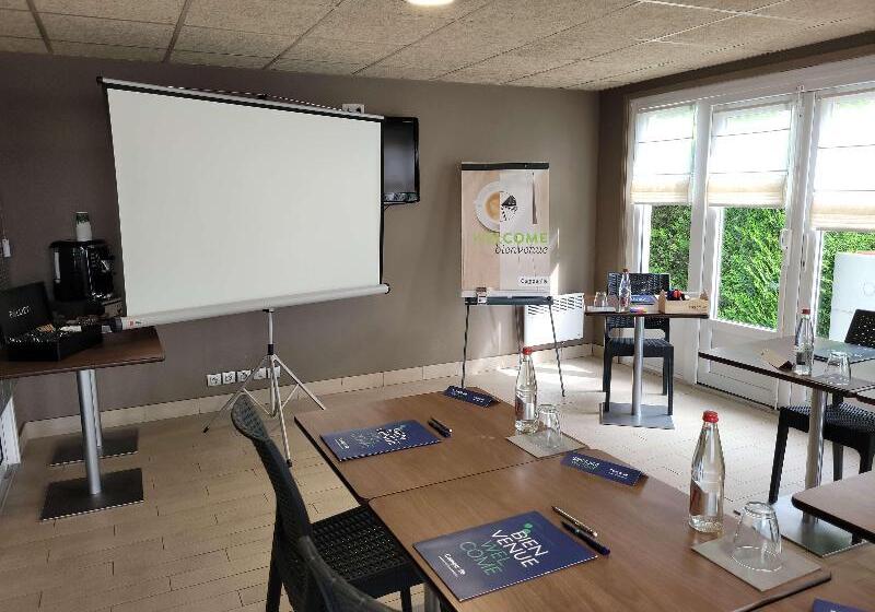 Отель Campanile Saint Quentin