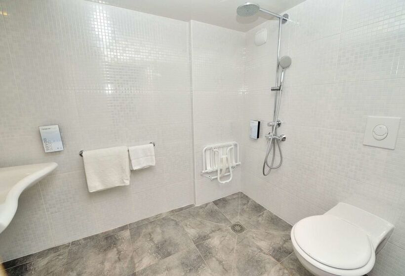 Отель Campanile Valence Sud