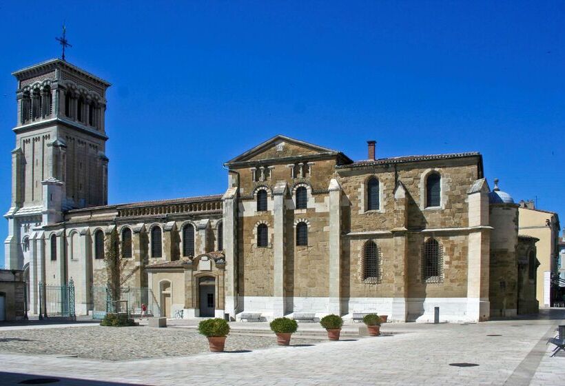 Отель Campanile Valence Sud