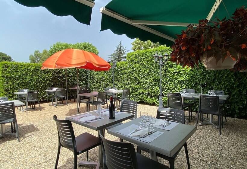 Отель Campanile Valence Sud