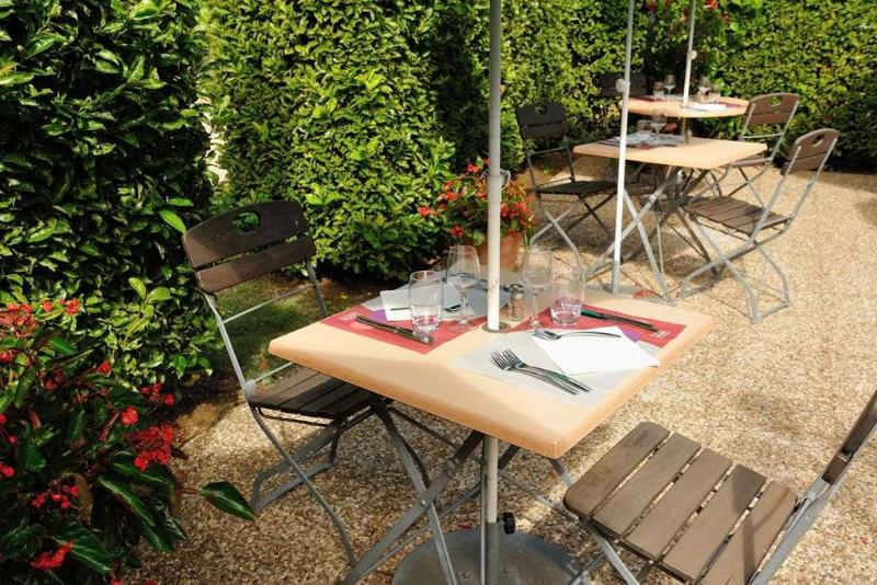 Отель Campanile Valence Sud