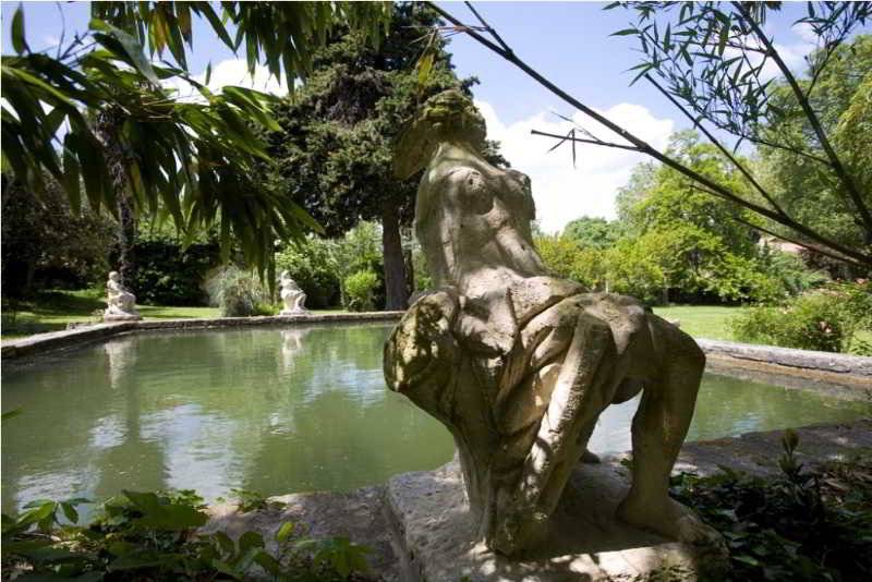 فندق Chateau De Roussan