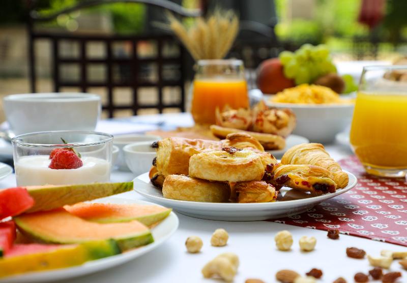 فندق Chateau De Roussan