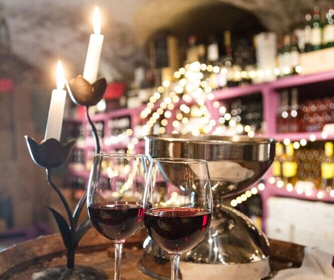 호텔 Chateau Des Comtes De Challes