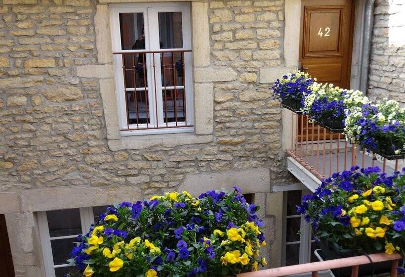 فندق De La Cloche