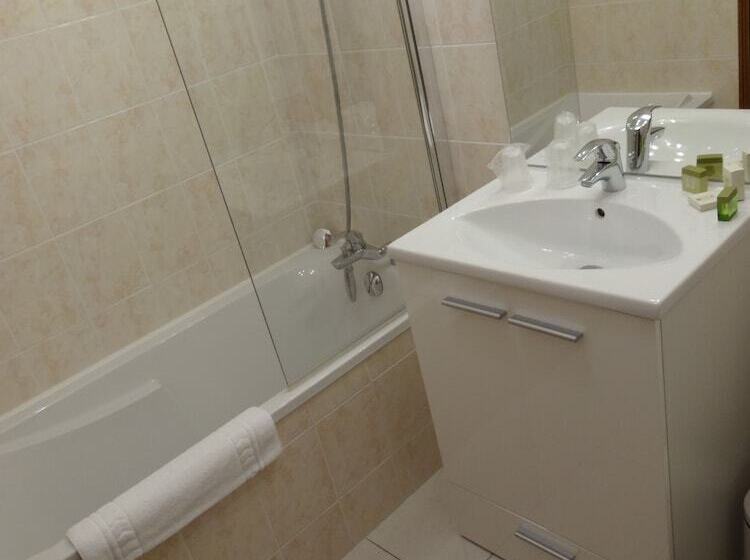 فندق De La Cloche