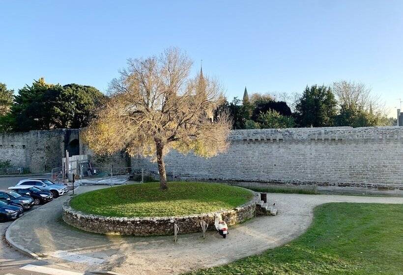 Отель Des Quatre Saisons