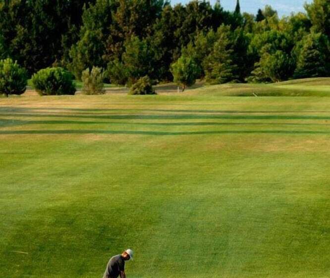 فندق Domaine D Auriac  Relais & Chateaux