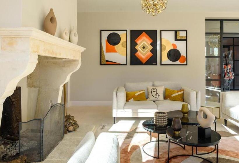 Отель Domaine De Valmouriane